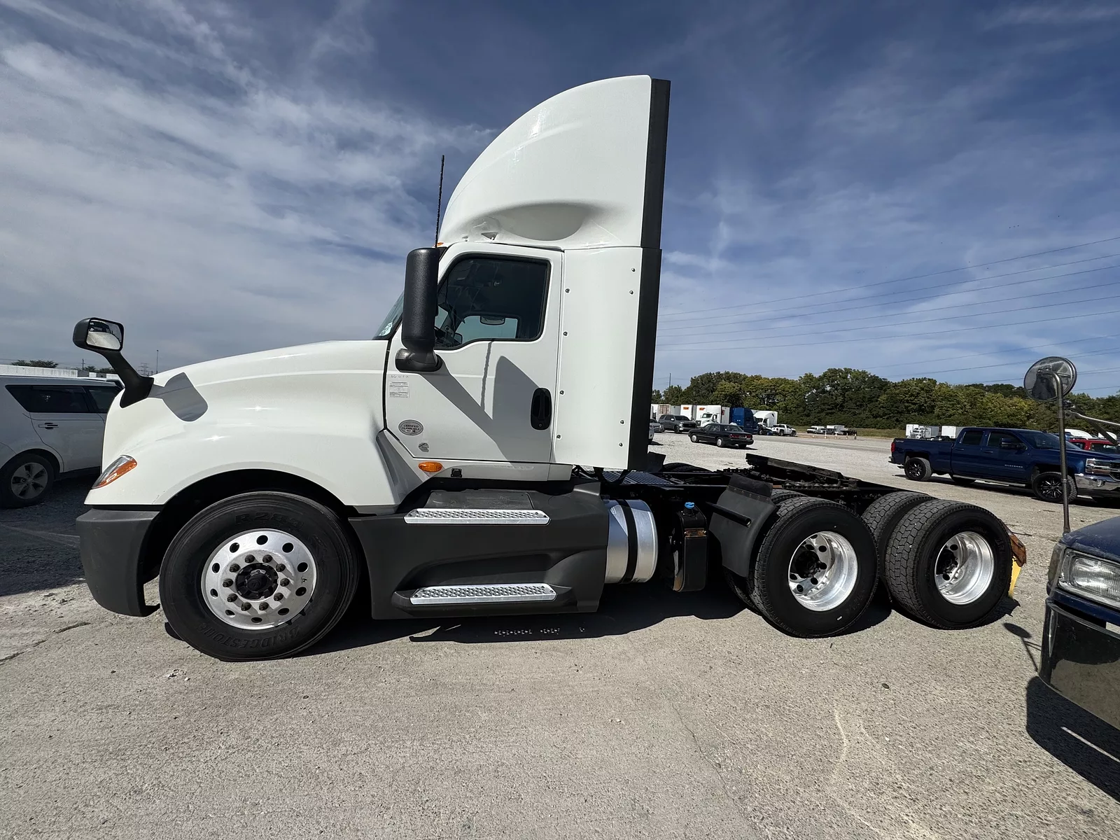 2020 INTERNATIONAL LT625 6X4 DAY CAB photo 2