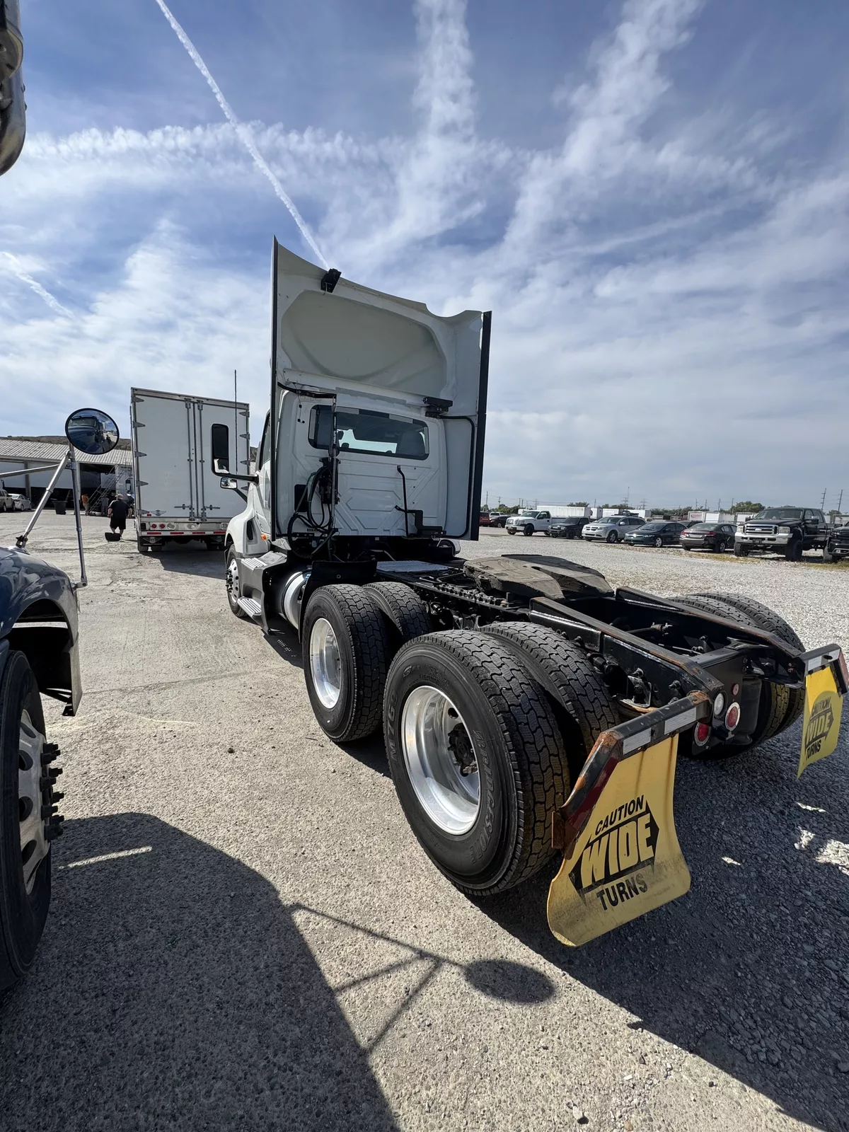 2020 INTERNATIONAL LT625 6X4 DAY CAB photo 3