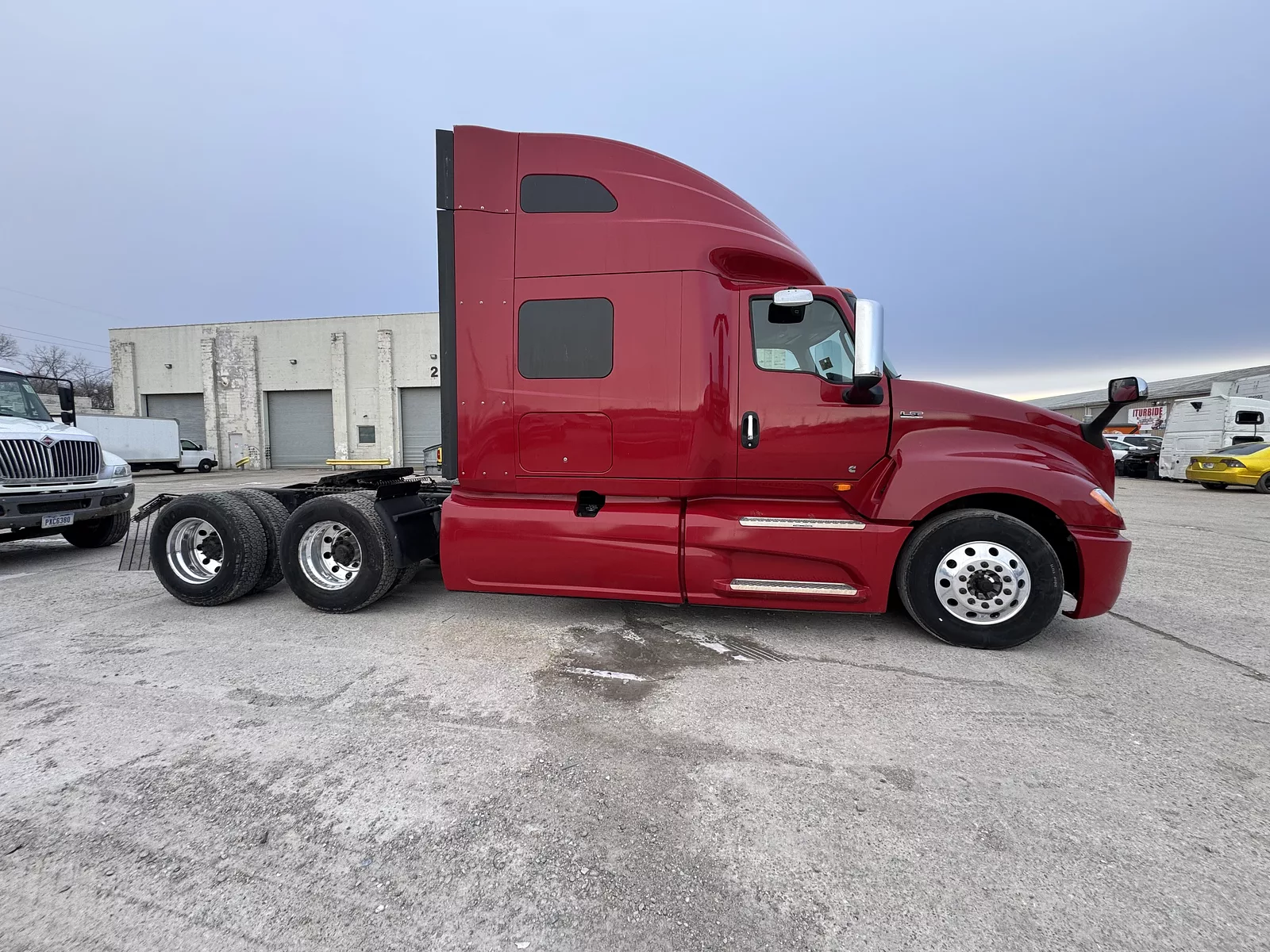2021 INTERNATIONAL LT photo 5