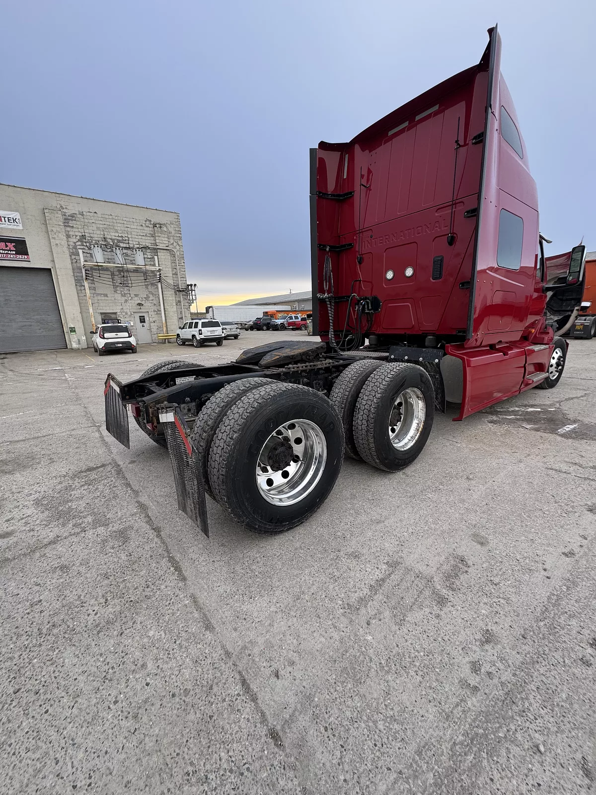 2021 INTERNATIONAL LT photo 6