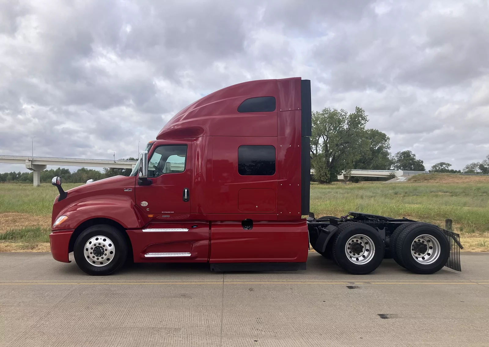 2022 INTERNATIONAL LT625 photo 2