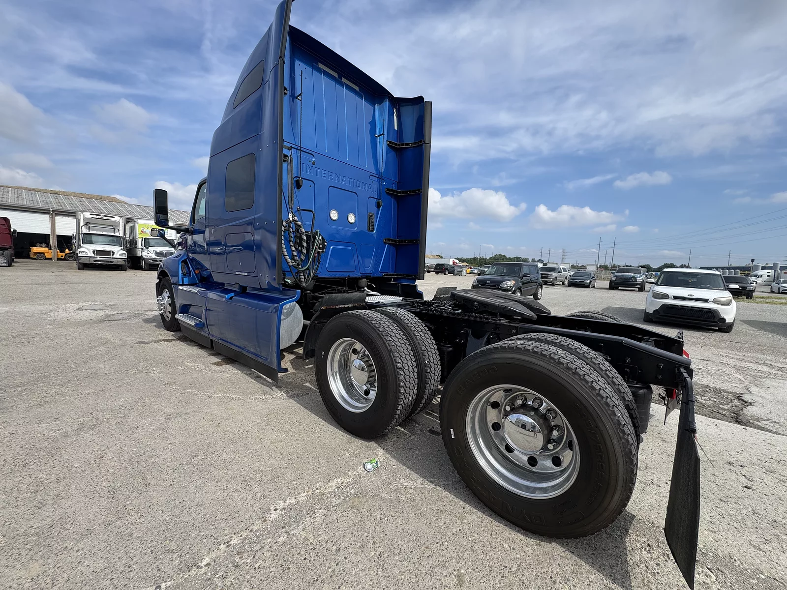 2022 INTERNATIONAL LT625 photo 3