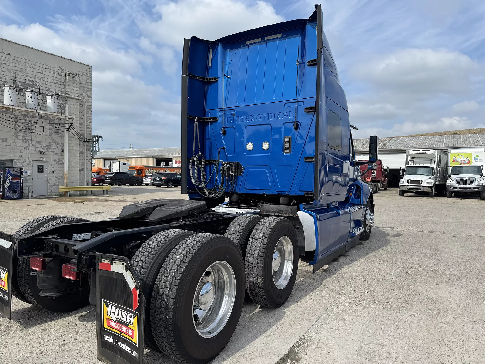 2022 INTERNATIONAL LT625 photo 5