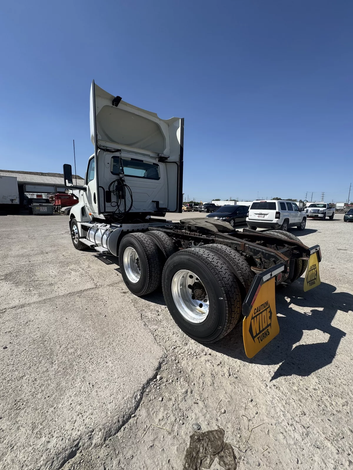 2020 INTERNATIONAL LT625 6X4 photo 3