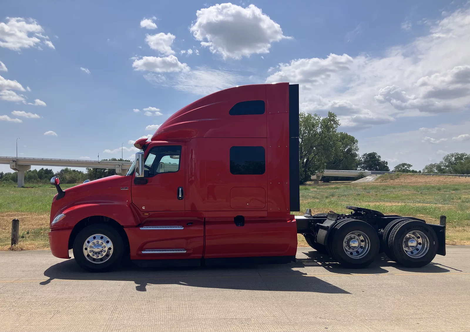 2023 INTERNATIONAL LT 625 photo 2