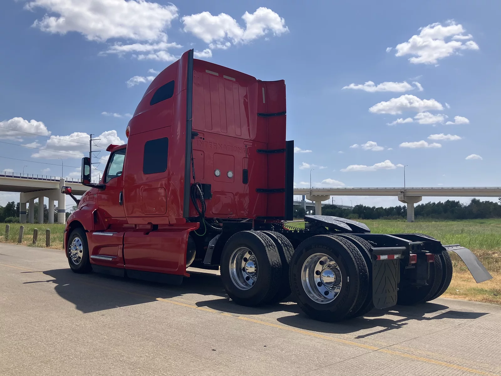2023 INTERNATIONAL LT 625 photo 3